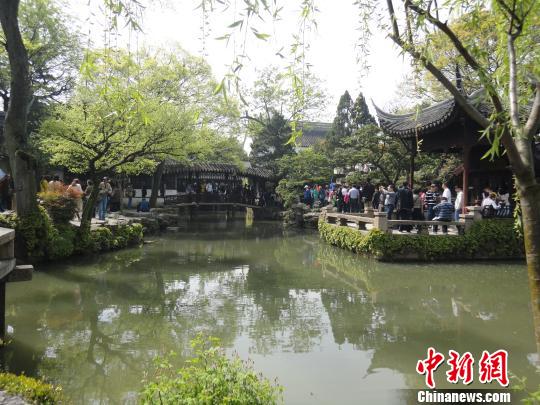 坐着摇橹去平江路