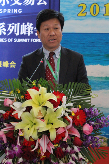 图为中共海南万宁市委常委吴明阳