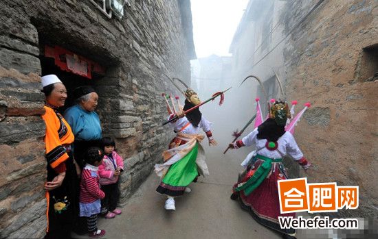 《致芳华》激发校园游热 取景地成旅游景点